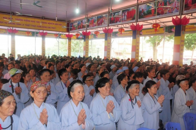 Thích Nhật Từ chia sẻ pháp thoại tại chùa Giáng