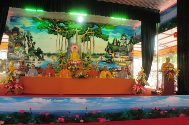 Thích Nhật Từ chia sẻ pháp thoại tại chùa Giáng