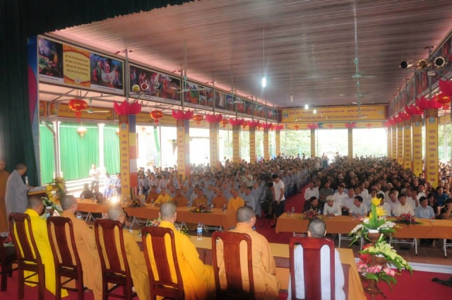 Thích Nhật Từ chia sẻ pháp thoại tại chùa Giáng