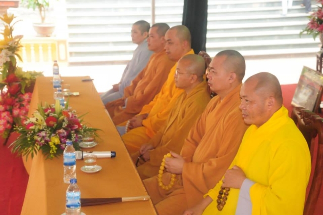 Thích Nhật Từ chia sẻ pháp thoại tại chùa Giáng