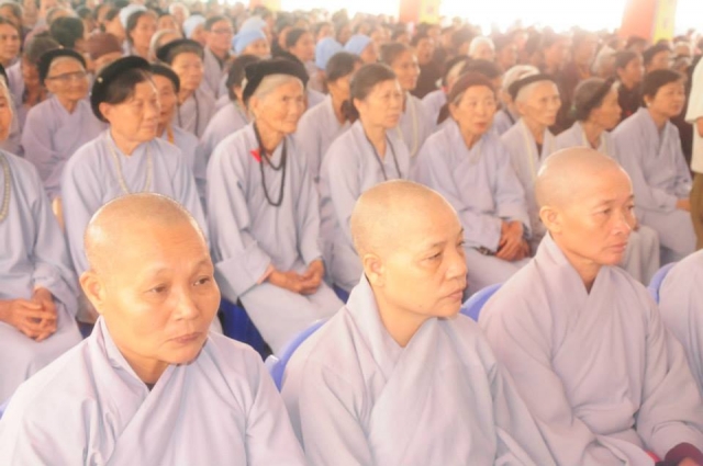 Thích Nhật Từ chia sẻ pháp thoại tại chùa Giáng