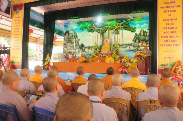 Thích Nhật Từ chia sẻ pháp thoại tại chùa Giáng