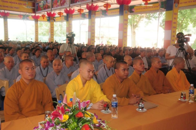 Thích Nhật Từ chia sẻ pháp thoại tại chùa Giáng