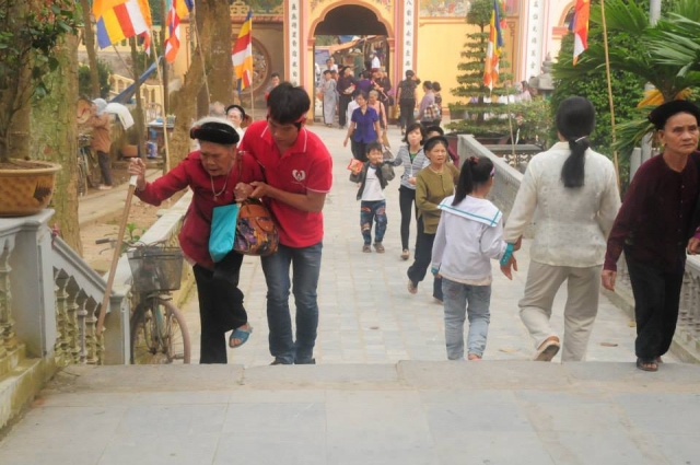 Thích Nhật Từ chia sẻ pháp thoại tại chùa Giáng