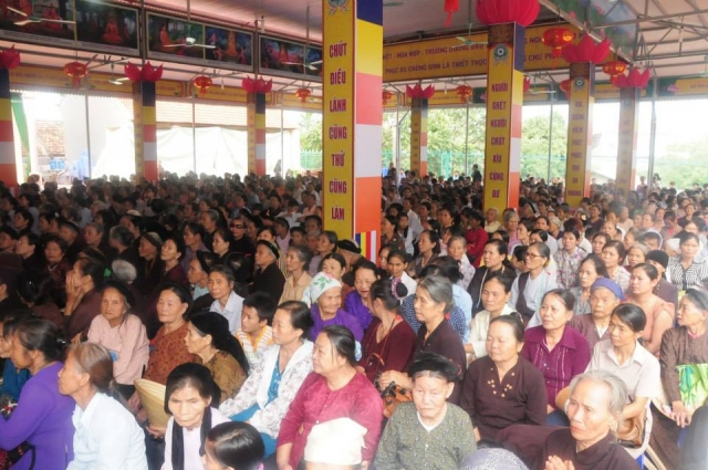 Thích Nhật Từ chia sẻ pháp thoại tại chùa Giáng