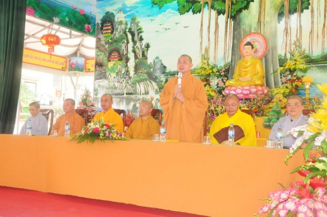 Thích Nhật Từ chia sẻ pháp thoại tại chùa Giáng