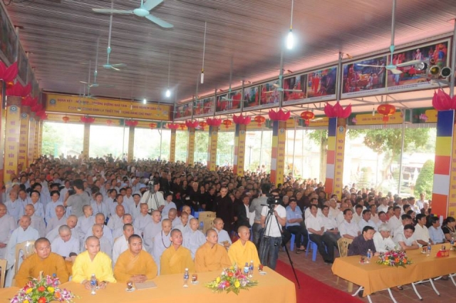 Thích Nhật Từ chia sẻ pháp thoại tại chùa Giáng
