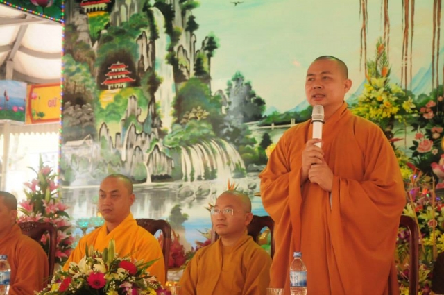 Thích Nhật Từ chia sẻ pháp thoại tại chùa Giáng