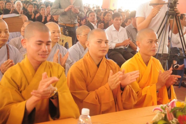 Thích Nhật Từ chia sẻ pháp thoại tại chùa Giáng