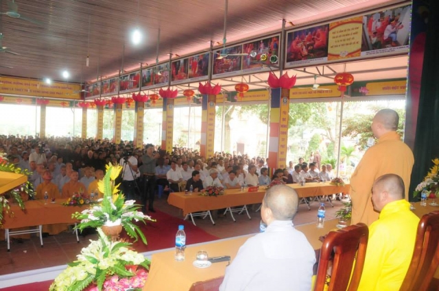 Thích Nhật Từ chia sẻ pháp thoại tại chùa Giáng