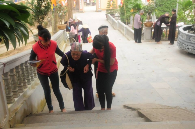 Thích Nhật Từ chia sẻ pháp thoại tại chùa Giáng