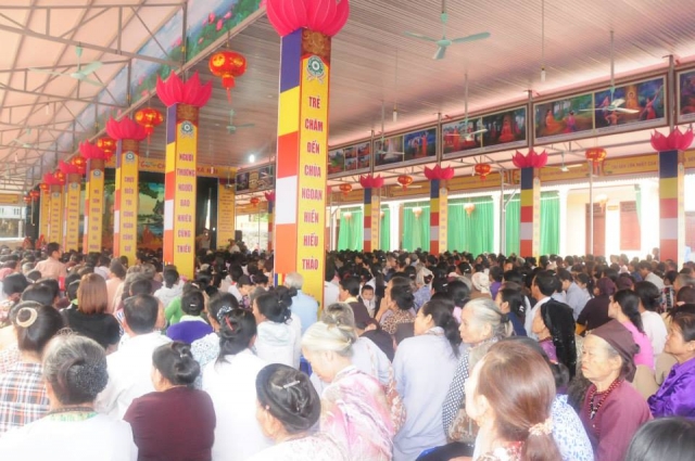 Thích Nhật Từ chia sẻ pháp thoại tại chùa Giáng