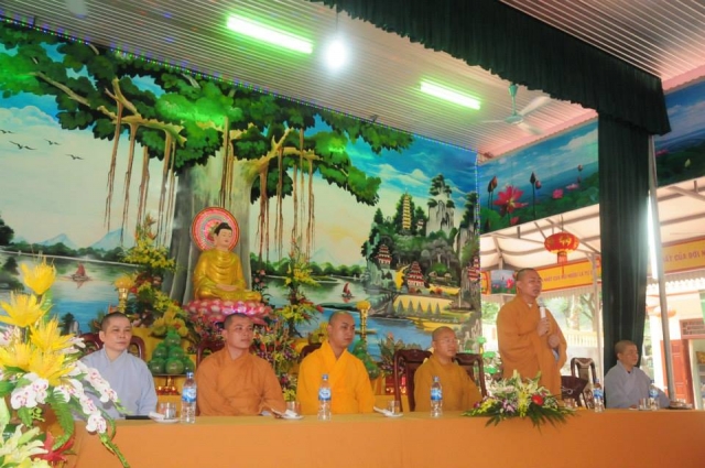 Thích Nhật Từ chia sẻ pháp thoại tại chùa Giáng