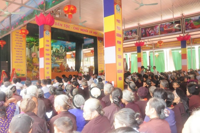 Thích Nhật Từ chia sẻ pháp thoại tại chùa Giáng