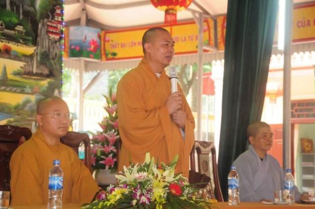 Thích Nhật Từ chia sẻ pháp thoại tại chùa Giáng