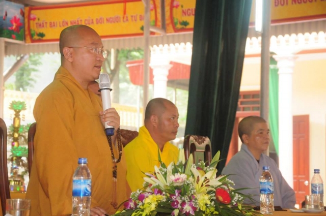 Thích Nhật Từ chia sẻ pháp thoại tại chùa Giáng