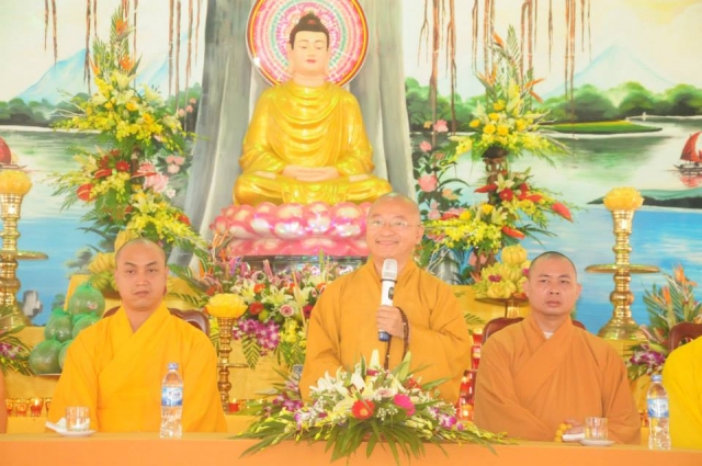 Thích Nhật Từ chia sẻ pháp thoại tại chùa Giáng