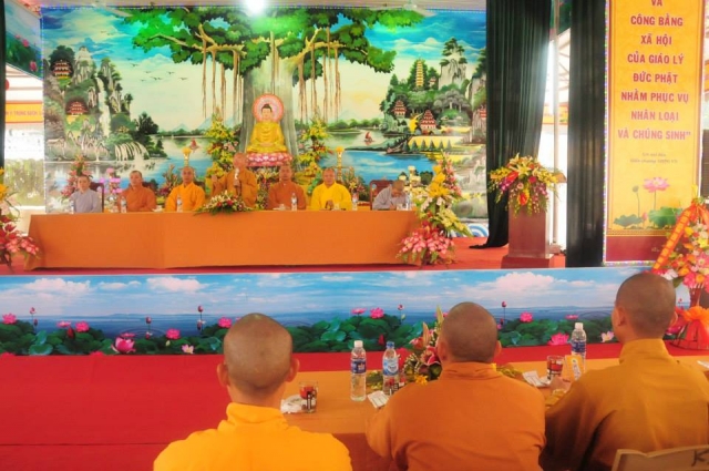 Thích Nhật Từ chia sẻ pháp thoại tại chùa Giáng