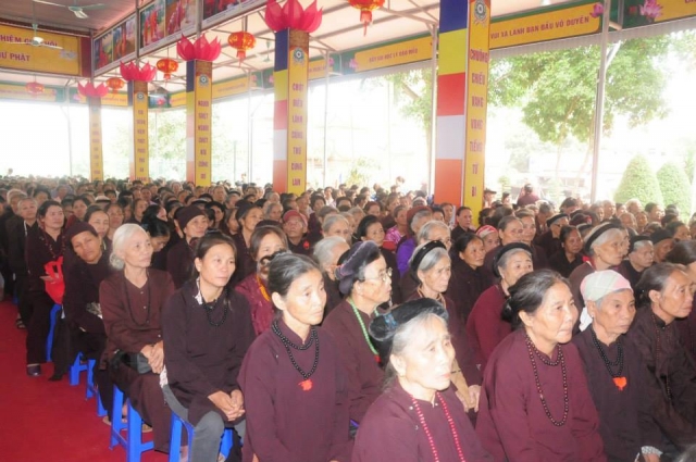 Thích Nhật Từ chia sẻ pháp thoại tại chùa Giáng