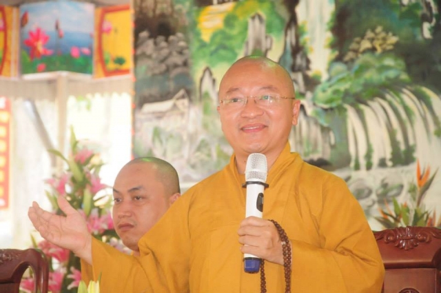 Thích Nhật Từ chia sẻ pháp thoại tại chùa Giáng