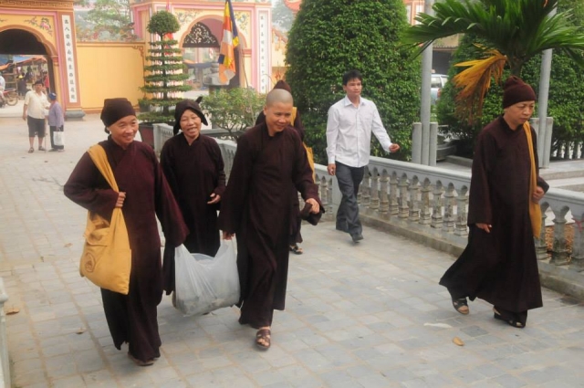 Thích Nhật Từ chia sẻ pháp thoại tại chùa Giáng