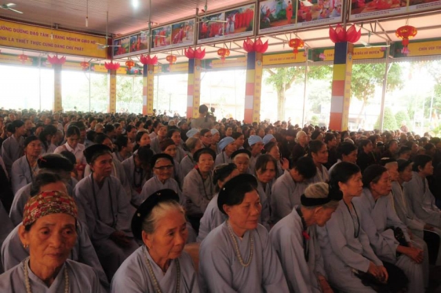 Thích Nhật Từ chia sẻ pháp thoại tại chùa Giáng