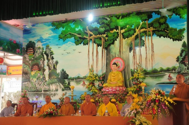 Thích Nhật Từ chia sẻ pháp thoại tại chùa Giáng