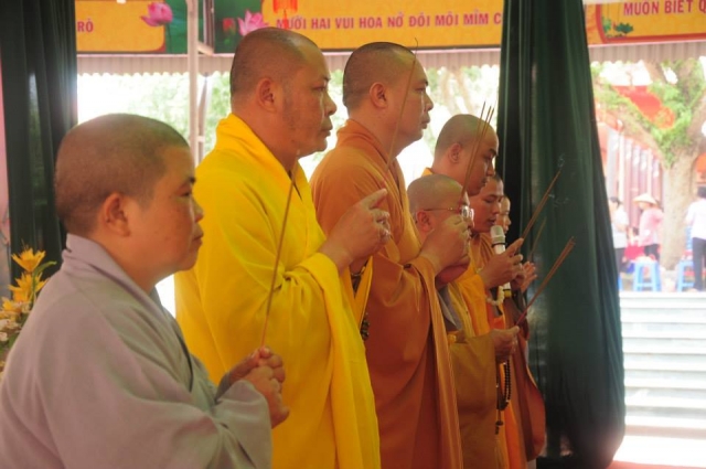 Thích Nhật Từ chia sẻ pháp thoại tại chùa Giáng