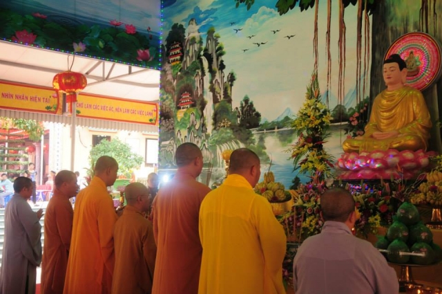 Thích Nhật Từ chia sẻ pháp thoại tại chùa Giáng