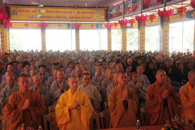 Thích Nhật Từ chia sẻ pháp thoại tại chùa Giáng