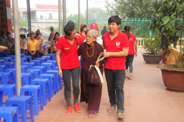 Thích Nhật Từ chia sẻ pháp thoại tại chùa Giáng