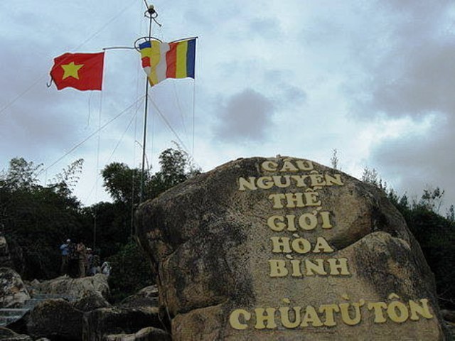 Khánh Hòa: Chùa Từ Tôn, 40 năm gánh nắng xây chùa (Hòn Đỏ)