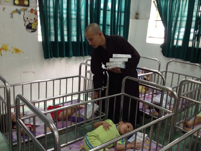 Thầy Thích Thiện Đạt và chương trình thiện nguyện “Ấm áp mùa đông”