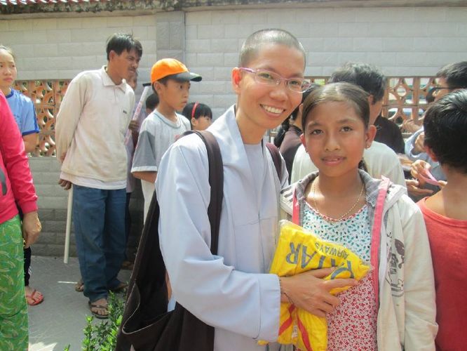 Đồng Tháp: Đoàn từ thiện “Hương miền tây” đến với bà con trước xuân Giáp Ngọ