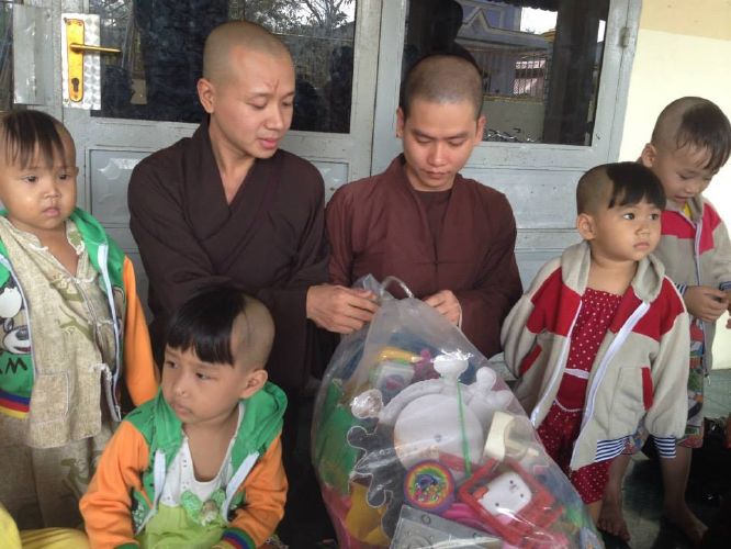 Thầy Thích Thiện Đạt và chương trình thiện nguyện “Ấm áp mùa đông”