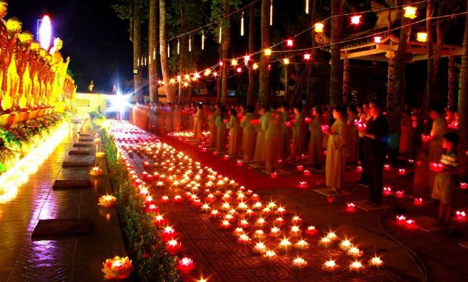 Đồng Tháp: Thiêng liêng, mầu nhiệm đêm hội hoa đăng tại chùa Hoa Lâm