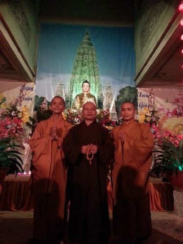 TP.HCM: Từng bừng, lắng động đêm hoa đăng mừng đức Thích Ca thành đạo chùa Linh Sơn, Hóc môn