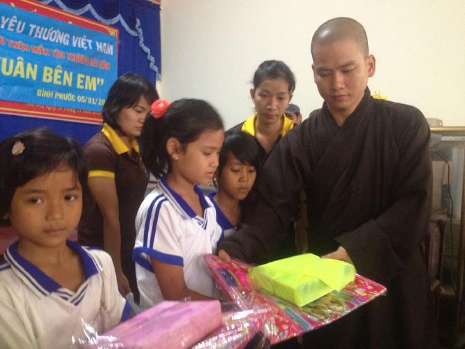 ĐĐ. Thích Đồng Tâm và chương trình thiện nguyện “Xuân yêu thương”