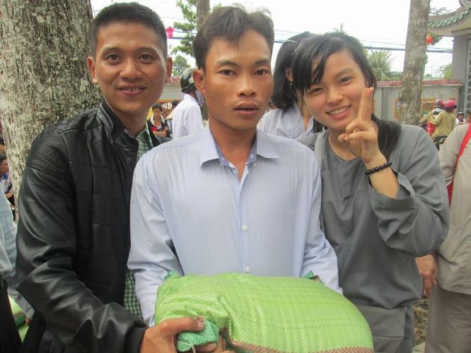 Đồng Tháp: Đoàn từ thiện “Hương miền tây” đến với bà con trước xuân Giáp Ngọ