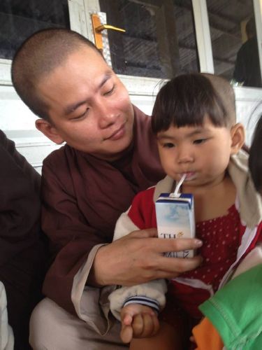 Thầy Thích Thiện Đạt và chương trình thiện nguyện “Ấm áp mùa đông”