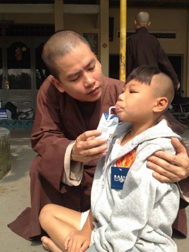 Thầy Thích Thiện Đạt và chương trình thiện nguyện “Ấm áp mùa đông”