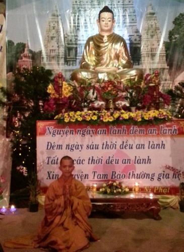 TP.HCM: Từng bừng, lắng động đêm hoa đăng mừng đức Thích Ca thành đạo chùa Linh Sơn, Hóc môn