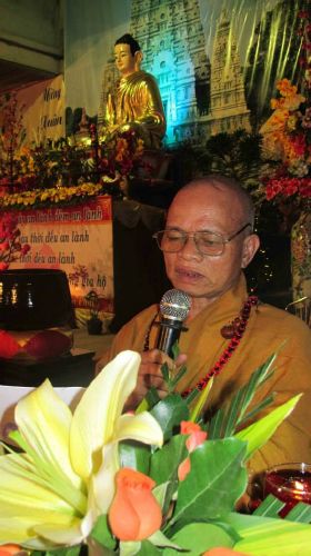 TP.HCM: Từng bừng, lắng động đêm hoa đăng mừng đức Thích Ca thành đạo chùa Linh Sơn, Hóc môn