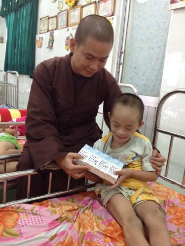 Thầy Thích Thiện Đạt và chương trình thiện nguyện “Ấm áp mùa đông”