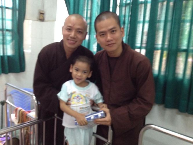 Thầy Thích Thiện Đạt và chương trình thiện nguyện “Ấm áp mùa đông”