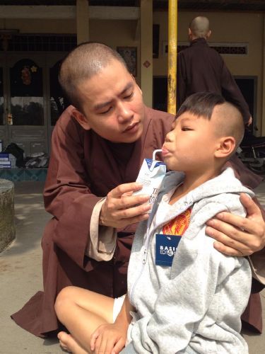 Thầy Thích Thiện Đạt và chương trình thiện nguyện “Ấm áp mùa đông”
