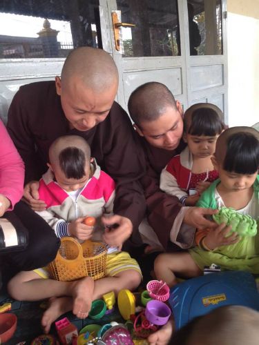 Thầy Thích Thiện Đạt và chương trình thiện nguyện “Ấm áp mùa đông”