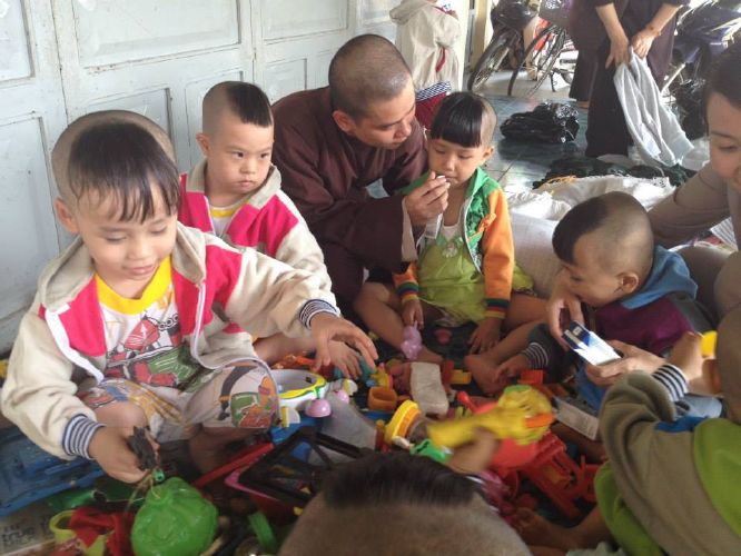Thầy Thích Thiện Đạt và chương trình thiện nguyện “Ấm áp mùa đông”