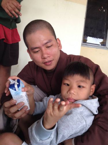 Thầy Thích Thiện Đạt và chương trình thiện nguyện “Ấm áp mùa đông”