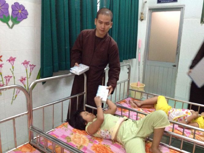 Thầy Thích Thiện Đạt và chương trình thiện nguyện “Ấm áp mùa đông”